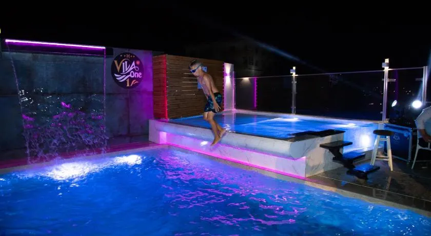 Vila One Beach Hotel - Image 1