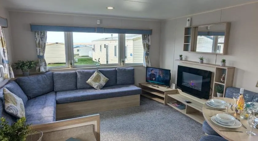 BRIGHT MODERN STYLE CARAVAN WITH VIEWS on HAVEN LITTLESEA WEYMOUTH - Image 1