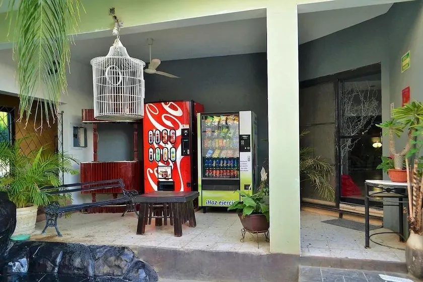 Hotel Laguna Inn - Image 1