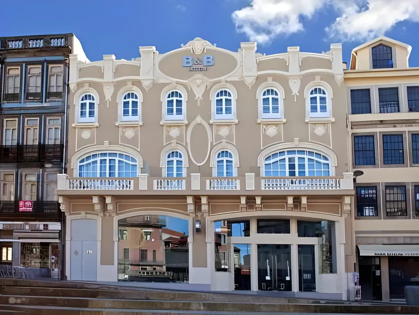 Moov Hotel Porto Centro - Image 1