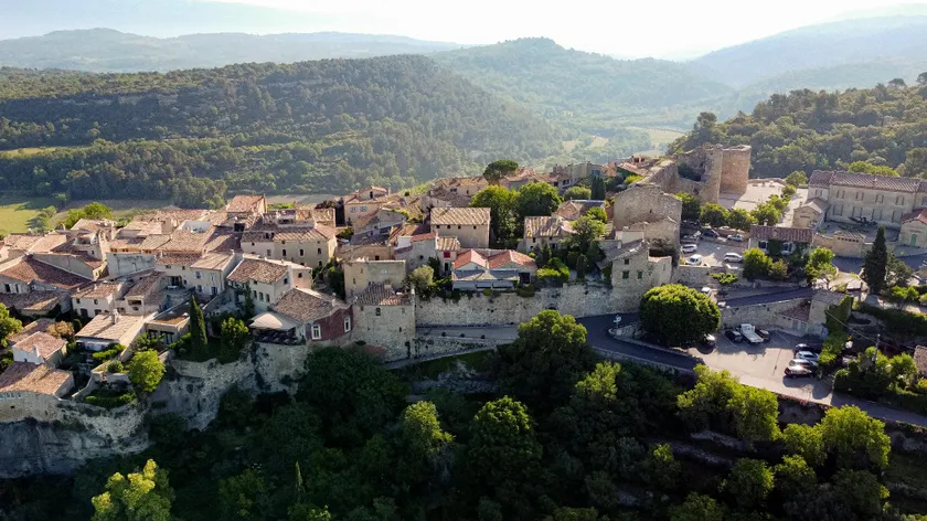 Hôtel Restaurant Les Remparts - Image 1