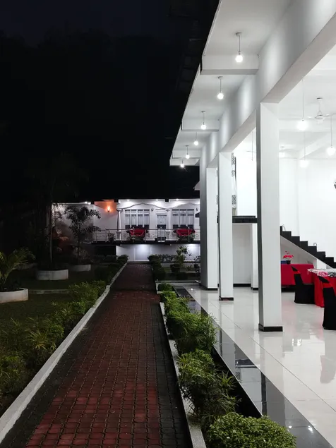 Hotel Diamond Palace - Image 1