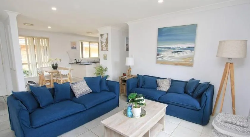 Gorgeous villa 5min walk to beach KING BED - Image 1