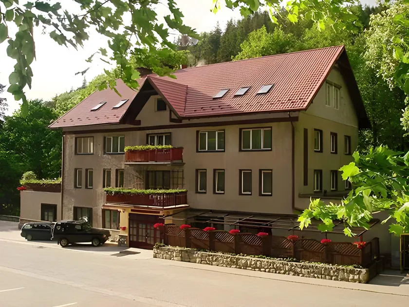 Dom Nad Wodospadem - Image 1