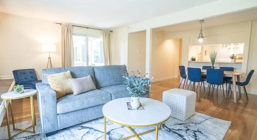 Spacious 2B2B Condo near downtown & Microsoft - Image 1