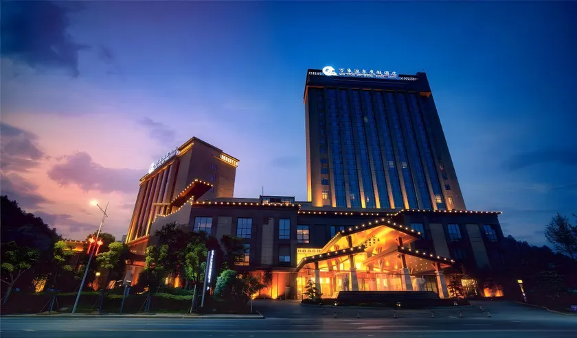 Wanxiang Hot Spring Holiday Hotel - Image 1