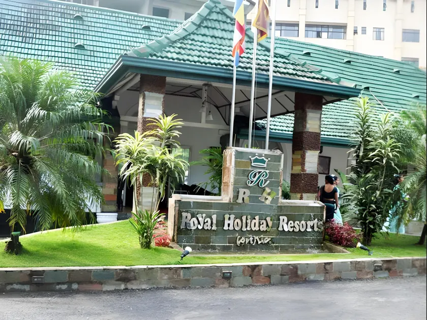 Peradeniya Rest House - Image 1