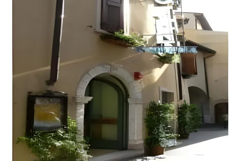 Hotel Modena old town - Image 1