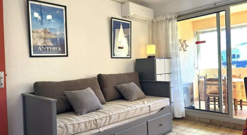 Appartement calme avec climatisation, terrasse et parking au Lavandou - FR-1-251-856 - Image 1
