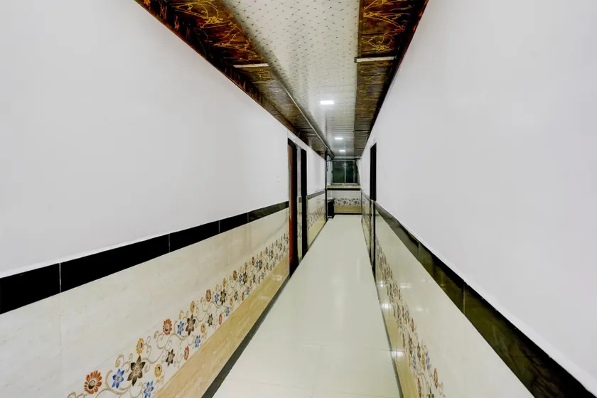 Hotel O Yash Lodging - Image 1