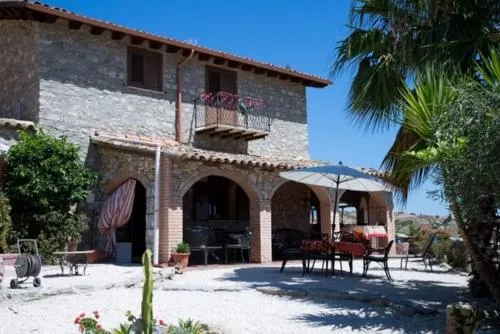 Sicilian White Horse Guesthouse - Image 1