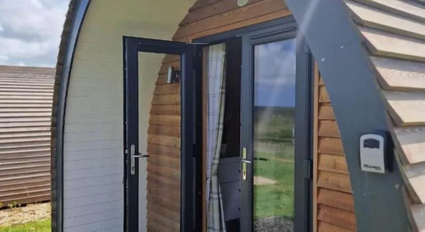 Travellers Rest Glamping Pods & Shepherds Hut - Image 1