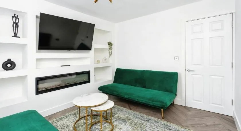 Spacious Stylish House Sleeps 12 in Central Tonbridge - Image 1