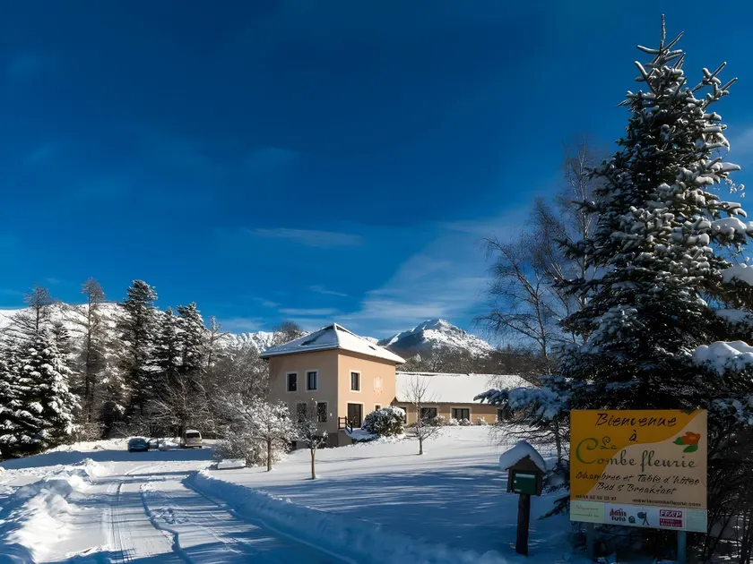"La Combe Fleurie" Appartements & Chambres - Image 1