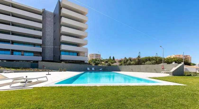 Amazing central apartment with sea-view, close to beach with pool, sauna, WiFi and private parking - Image 1