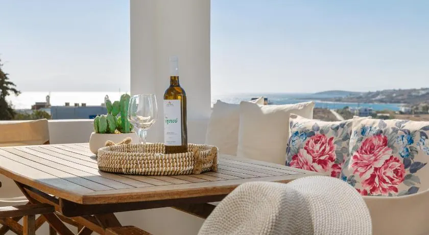 Chloe home - Image 1