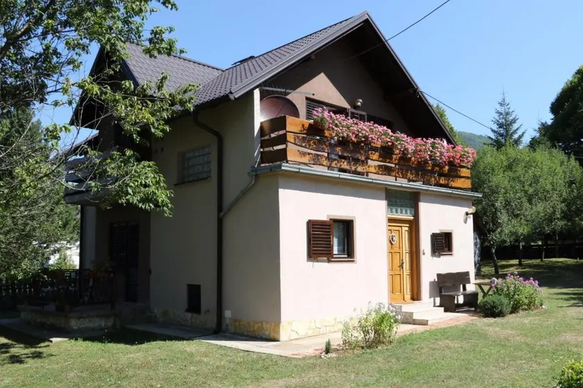 HolidayHome Iris i nærheden af Plitvice-søerne, perfekt til familier og naturelskere! - Image 1