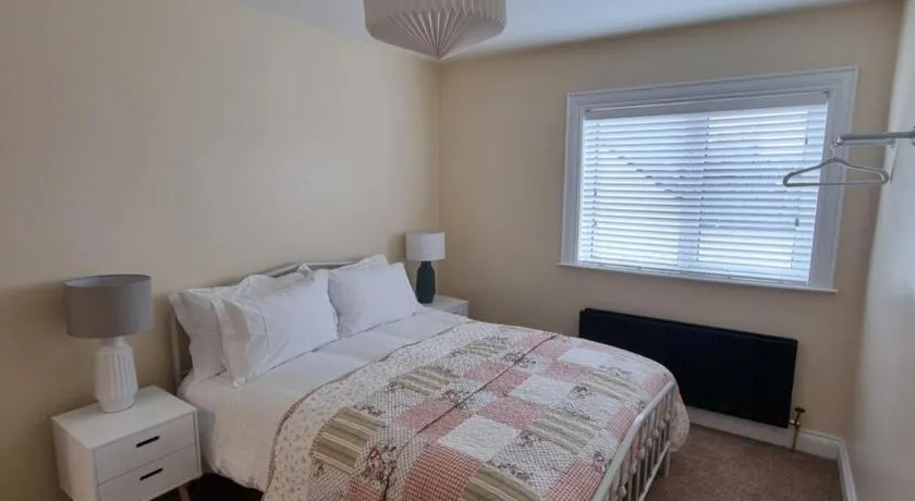 Oak Leaf Suite - Image 1