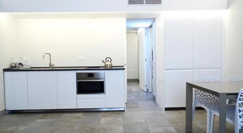 Isola Apartments - Image 1