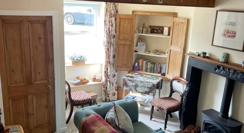 No.18 Holmfirth - Image 1
