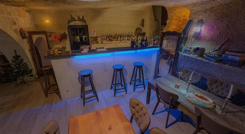 DEEP CAVE House - Image 1