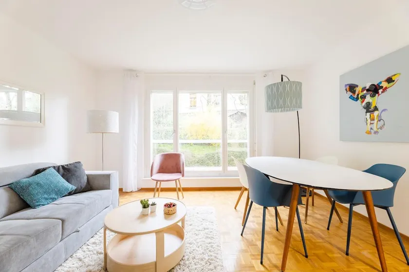 Spacious 52 sqm Cozy Flat - Free Parking - 10 min to Lausanne Old Town - Image 1