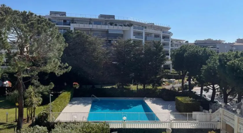 appartement bord de mer avec piscine - Image 1