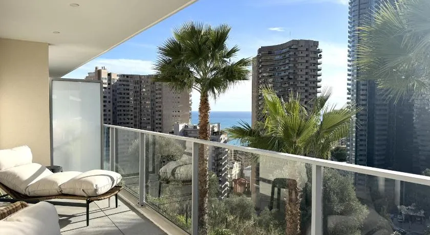 Sun Paradise -Stylish Flat-Rooftop Pool Access-Monaco View - Image 1