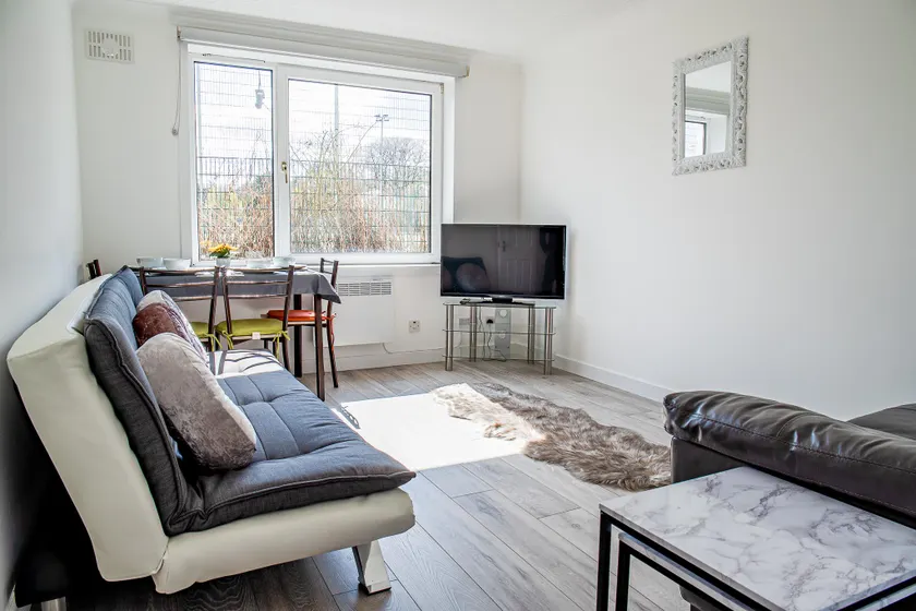 Millburn Apartment - Image 1