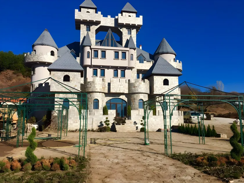 Royal Valentina Castle - Image 1