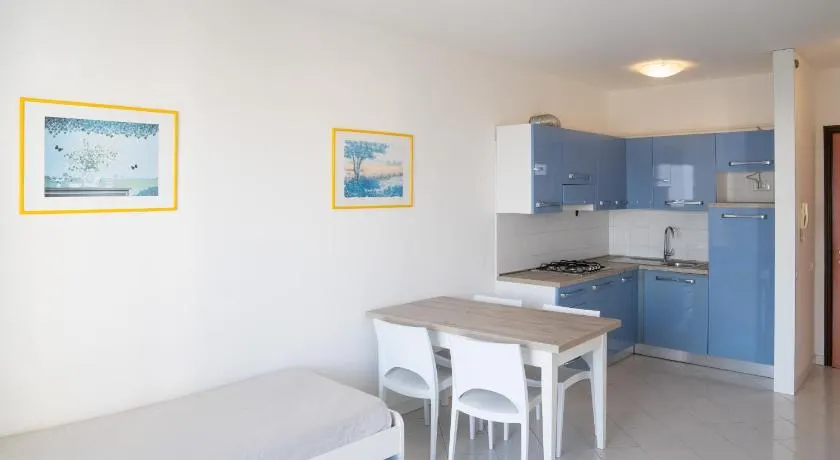 Appartamento Vista Mare con Piscina Lignano Sabbiadoro MV8 - Image 1