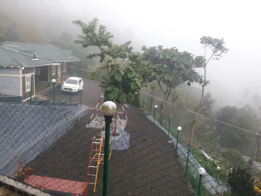 Vagamon 5 large fam.rooms &20 bunk Apmt#8129835682 - Image 1