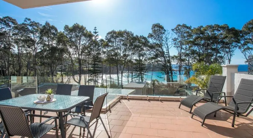 Denhams Beach side holiday apartment - Image 1