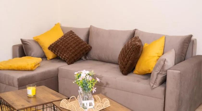 Yellow Haven spacious quiet free parking sleeps 7 - Image 1