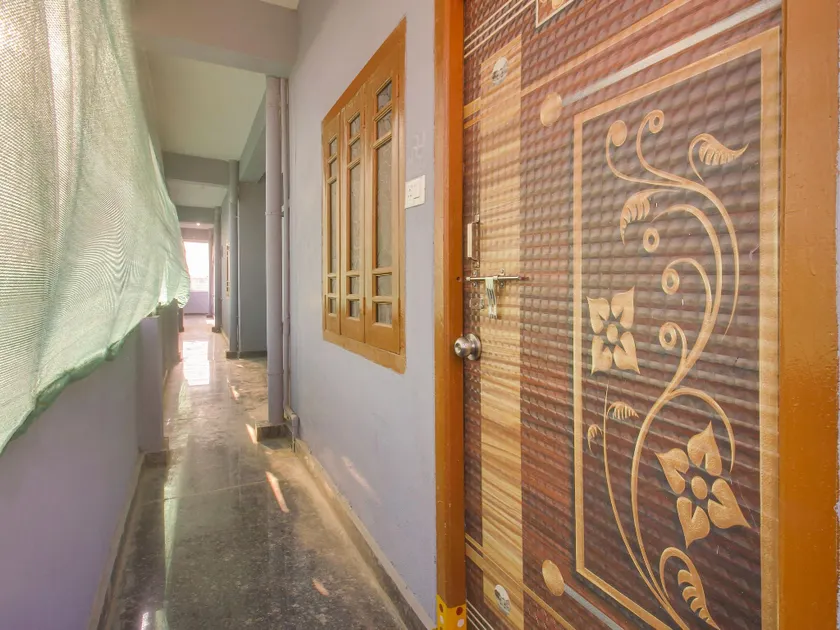 Hotel O by OYO AM Luxury AC ROOM'S - Image 1