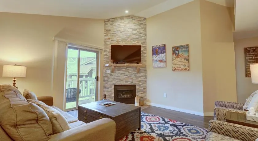 201 Point Drive condo - Image 1