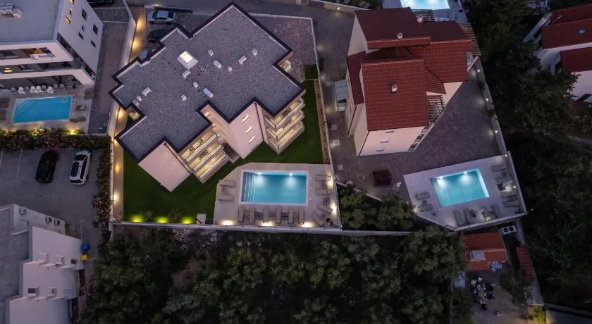 Poolside Hideout Apartments - Image 1