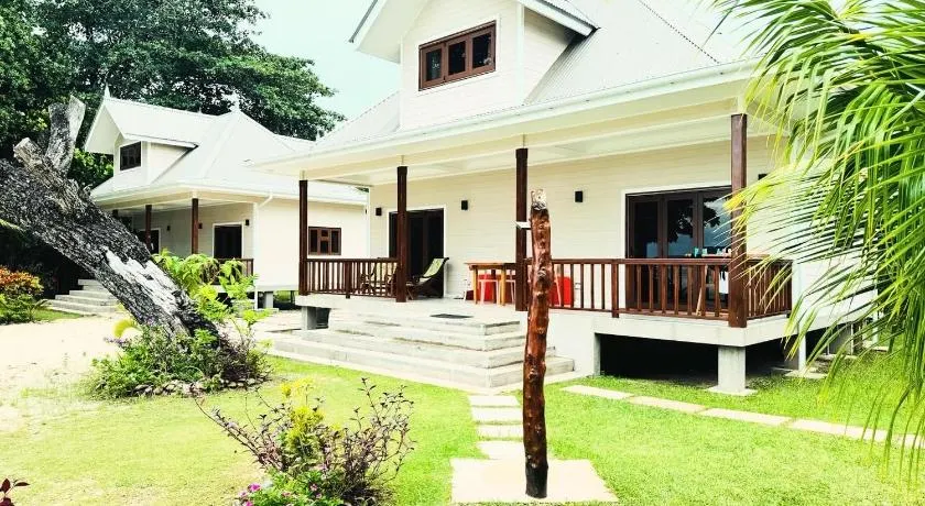 Digwa Beach Chalet - Image 1