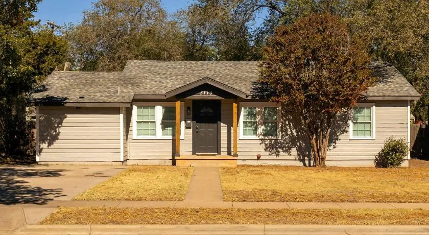 Cozy 4BR Family Home Near Texas Tech Campus - Image 1