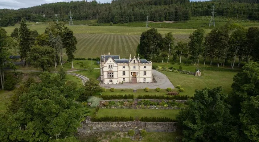 Assynt House - Exclusive Use Holiday House - Image 1