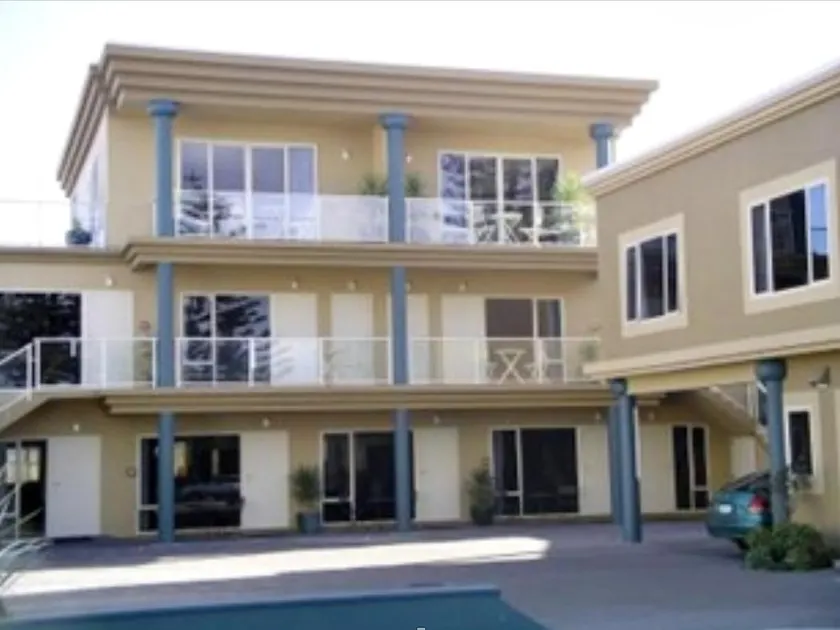 Motel de la Mer - Image 1