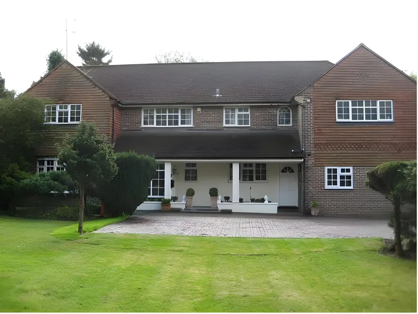Tanglewood Gatwick Bed & Breakfast - Image 1