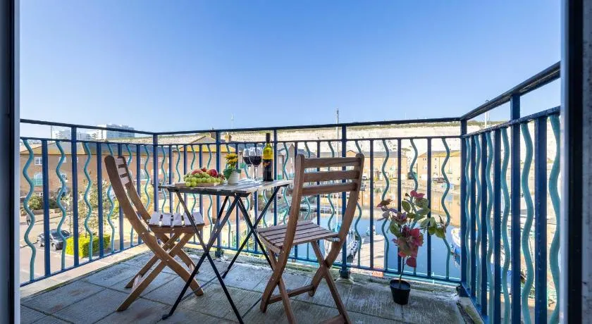 Brighton Marina Harbour Views - Sleeps 6 - Image 1