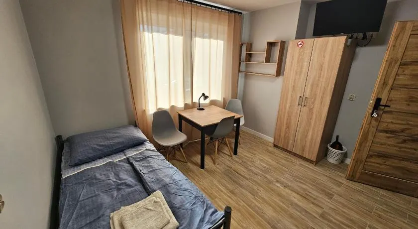 Pokoje do wynajęcia- tanie noclegi, blisko TARGI KIELCE, Jaworznia 160 - Image 1