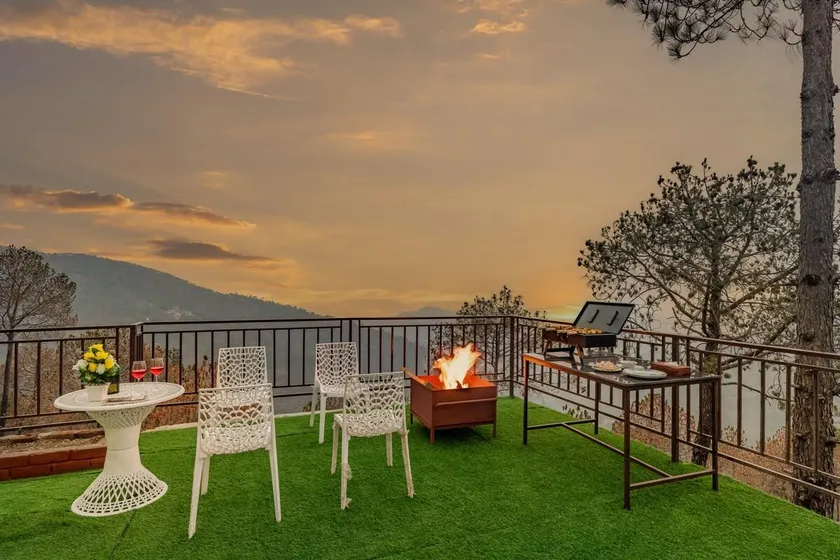 Querencia by Alaya Stays Pet-friendly 5-BHK Villa With Sunset & Hill Views - Image 1