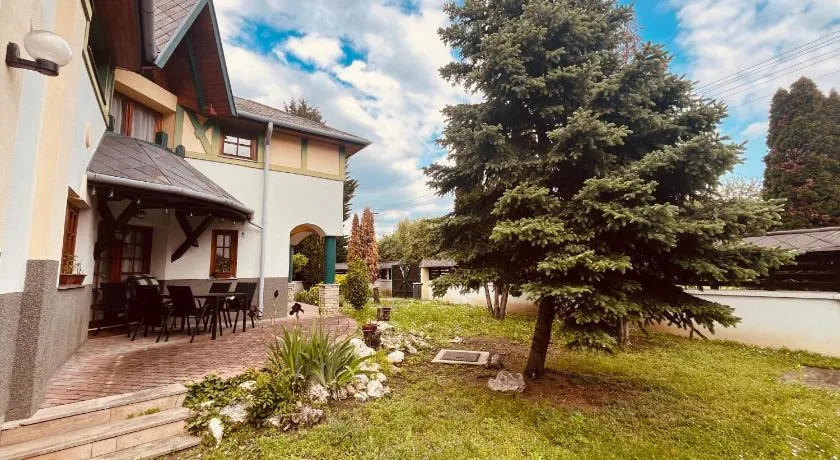 Strigonia Apartman - Image 1