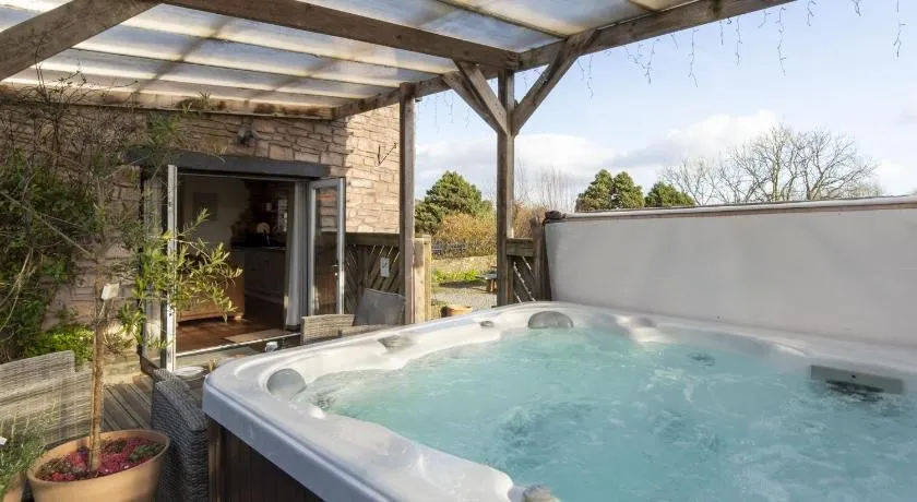 Ffynnonlwyd Cottage - rural holiday cottage with hot tub - Image 1