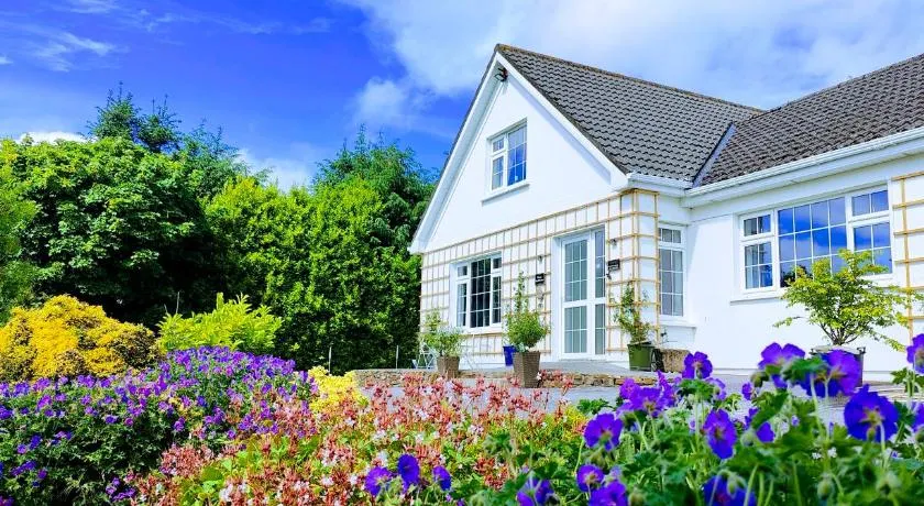 Happy Hill Guesthouse - Image 1