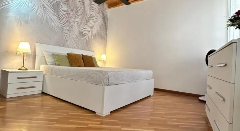 LB - Stella Apartment Center - Image 1