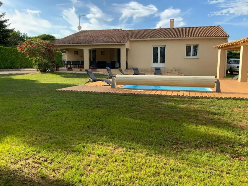 Villa spacieuse à Saint-Laurent-la-Vernède avec piscine - Image 1